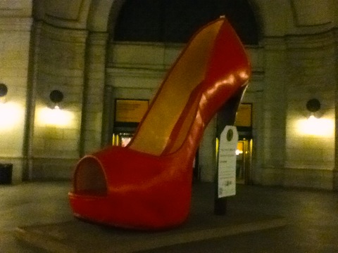 shoe Shoe sculpture at Union Station